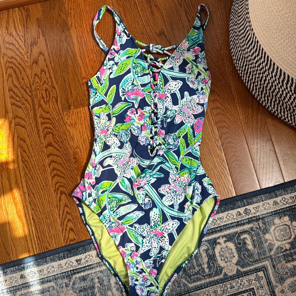 Lilly Pulitzer 4 Lattice Swimsuit size Suit